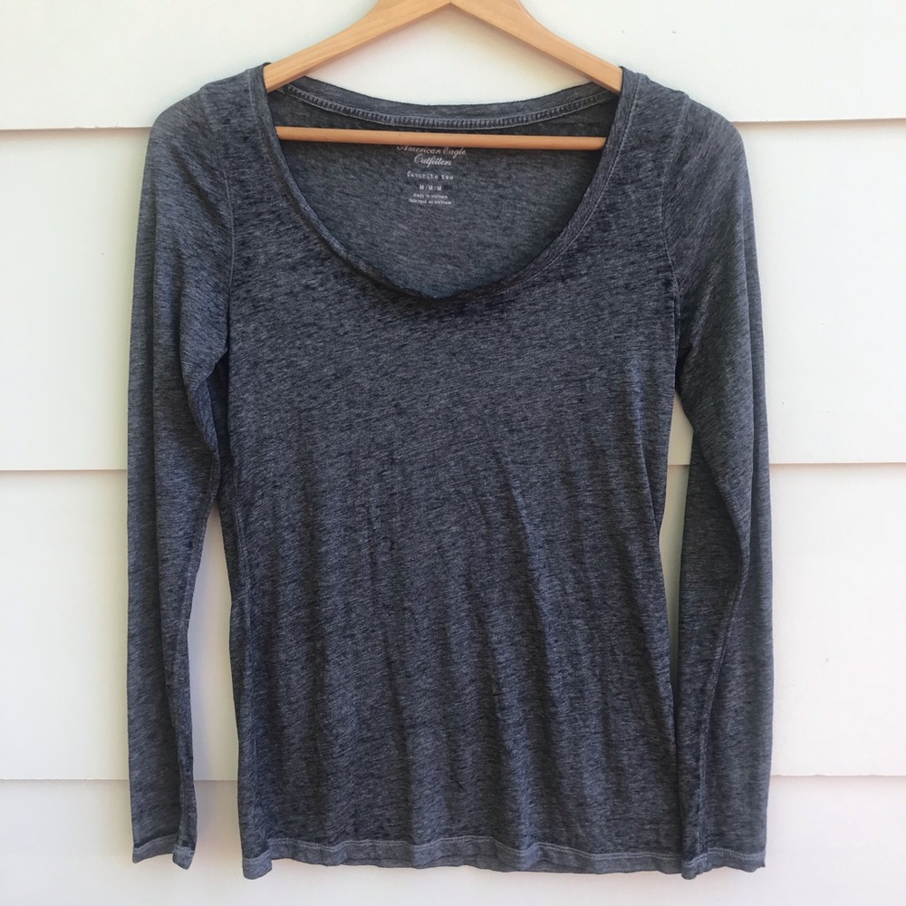 AE Outfitters Size Medium Long Sleeve
